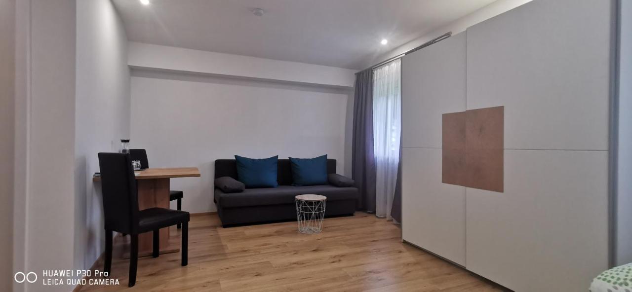 Roppen Pension Alpina מראה חיצוני תמונה